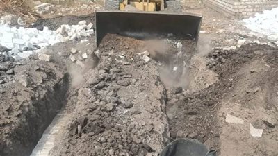 رفع 55 طن مخلفات وإزالة 4 حالات تعد بالبناء على الأراضي الزراعية بالمنيا