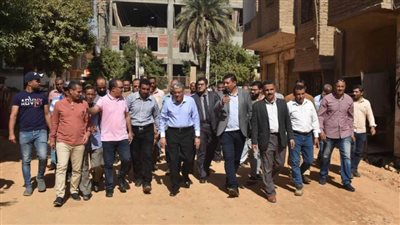 محافظ المنيا يتابع أعمال رصف الطرق والشوارع الرئيسية بمطاي وسمالوط.. صور