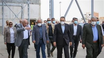 وزير قطاع الأعمال ومحافظ الشرقية يتفقدان محلج الزقازيق المطور
