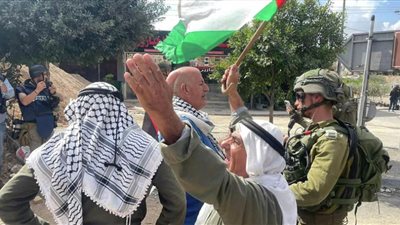 أصيبت بكسور في الضلوع وثقب في الرئة... إسرائيلية هاجمها مستوطنون بالضفة تكشف كواليس الحادث