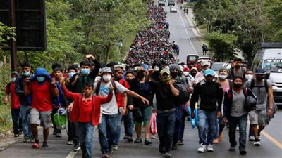 عمليات عبور المهاجرين الحدودية إلى الولايات المتحدة تسجل رقما قياسيا جديدا