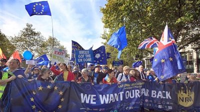 بريطانيا.. آلاف المتظاهرين في لندن يطالبون بالعودة للاتحاد الأوروبي