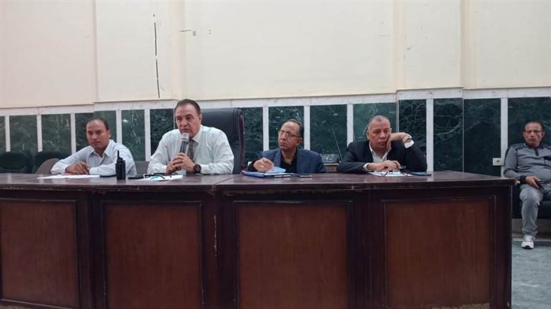 رئيس مركز ملوى خلال