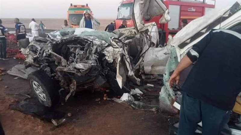 تصادم سيارتين بطريق.العوينات