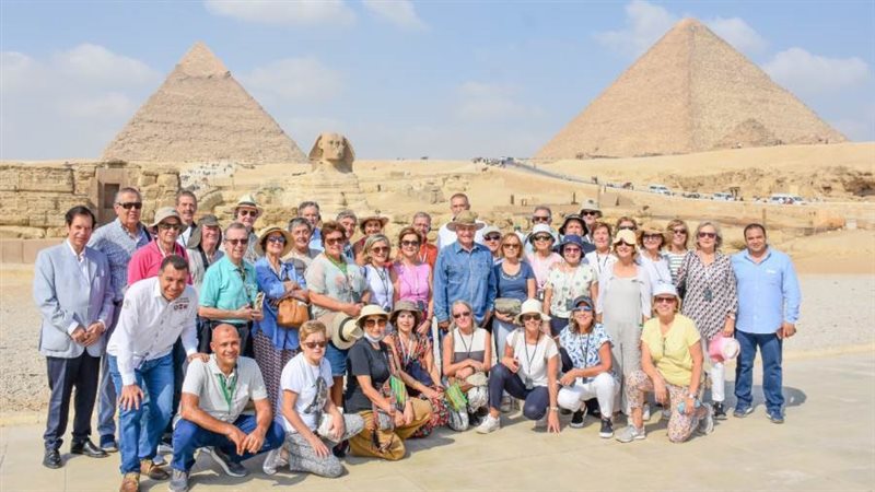 حواس يلتقي وفدا إسبانيا