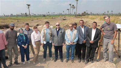 محافظ بني سويف يتفقد عمل البعثة المصرية الروسية للتنقيب عن معبد بطليموس الثاني