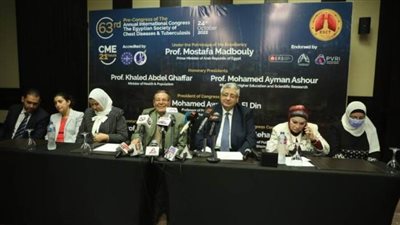 عوض تاج الدين: 50 مليون جرعة من لقاحات كورونا متوافرة للمصريين حاليًا