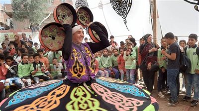 بالفنون الشعبية.. 