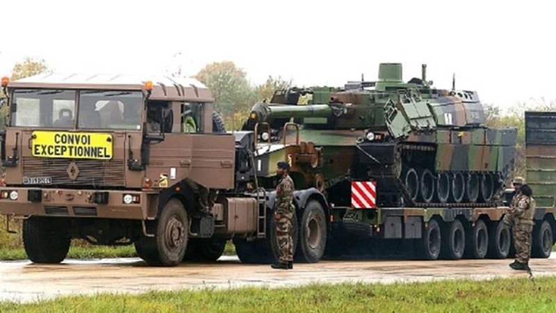قافلة من ناقلات الجند