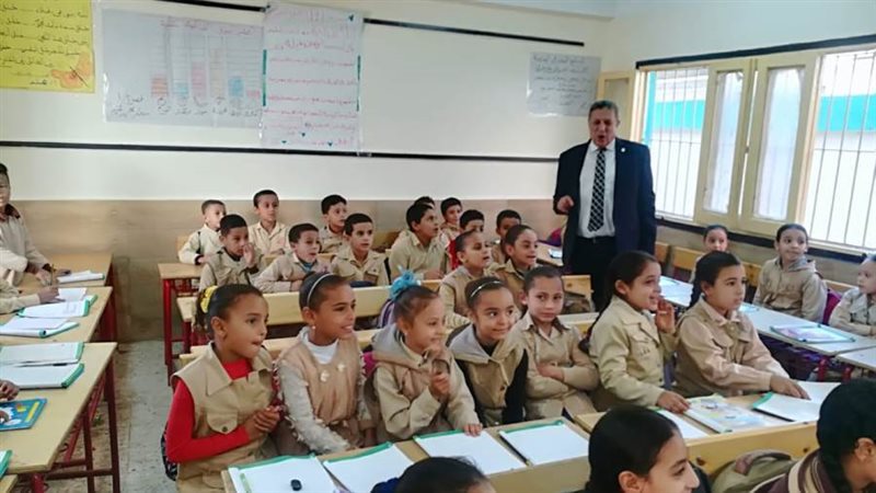 الديب فى جوله ميدانية