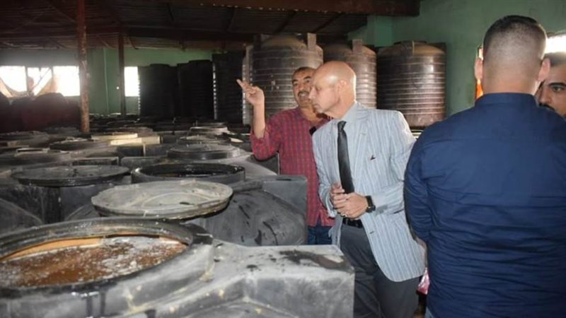 أثناء مداهمة مصنع