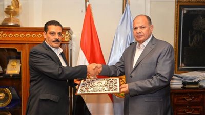 محافظ أسيوط يكرم حازم علي لتعيينه وكيلًا لوزارة القوى العاملة بمحافظة كفر الشيخ