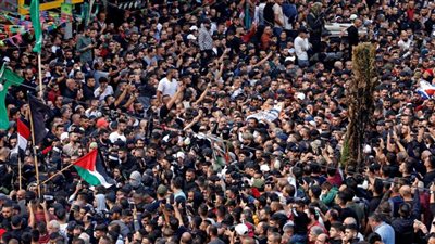 عشرات الآلاف من الفلسطينيين يشيعون شهداء نابلس والاضراب يعم الضفة الغربية وقطاع غزة