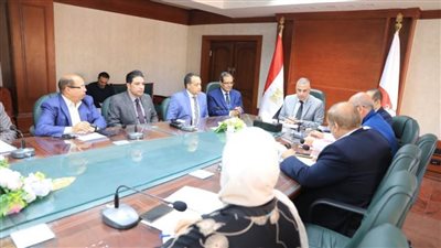 محافظ سوهاج يعقد اجتماعًا لمناقشة كتاب وزارة التنمية المحلية  