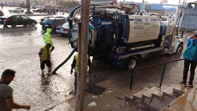 محافظ الجيزة يتابع جهود شفط مياه الأمطار 