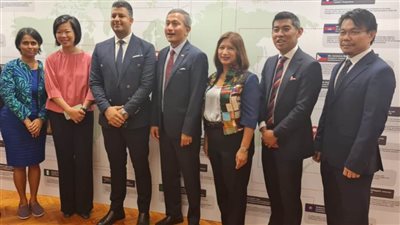 رئيس مجلس الشباب المصري يلتقي وزير خارجية سنغافورة