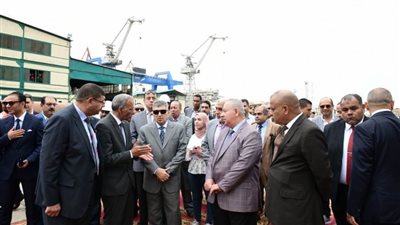 بناء ٣ قاطرات جديدة ومعديتين جديدتين بالترسانة البحرية ببورسعيد