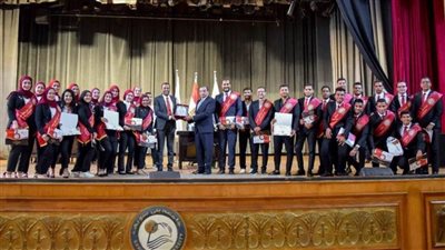 تكريم أعضاء الجهاز الإداري بجامعة بني سويف ممن بلغوا السن القانونية