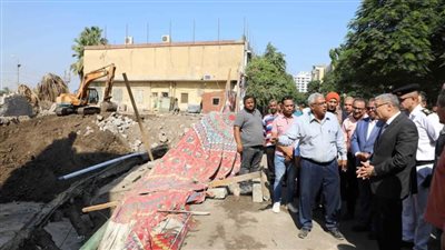 محافظ المنيا يتفقد موقع هبوط أرضى بجانب سعد زغلول ويوجه بتشكيل لجنة لبدء الإصلاح 