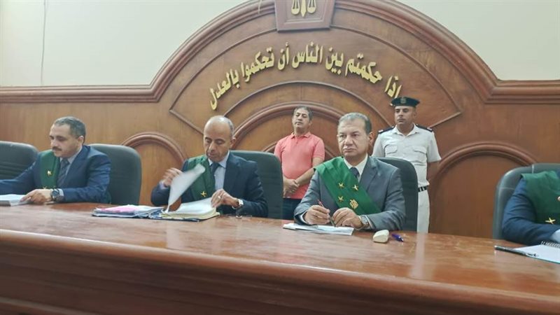 محاكمة رئيس جامعة