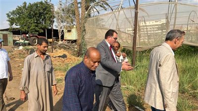 مستشار وزير الزراعة يتفقد موقعي الزراعات المحمية بالدقي والهرم