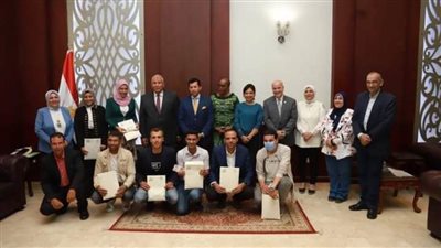 وزير الشباب واللواء الزملّوط يُكرمان أبناء المحافظة الفائزين بمنحة تمويل الشباب