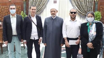 الإمام الأكبر يكرم أوائل مركز الأزهر لتعليم اللغة الفرنسية