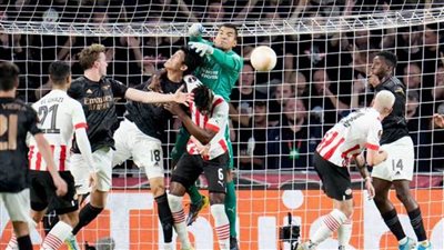 أيندهوفن الهولندي يفوز على أرسنال 2-0