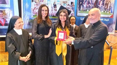 نائب محافظ البحيرة تشهد احتفالية مدرسة الراهبات بتخريج أول دفعة بالمرحلة الإعدادية