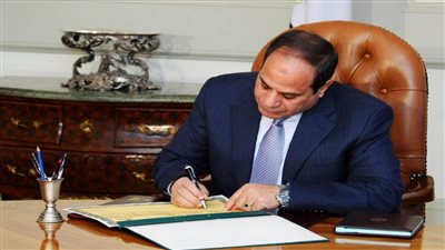 الرئيس السيسي يوقع قانونًا بإنشاء المجلس الأعلى لصناعة السيارات وصندوق تمويل صناعة السيارات صديقة البيئة