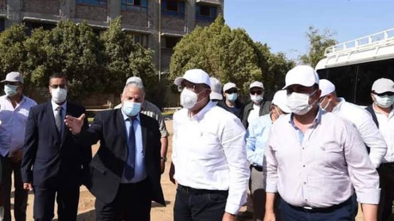 وزير الري يتفقد المشروعات