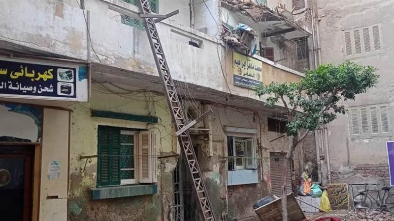 انهيار شرفة العقار