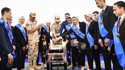 القوات المسلحة تحتفل بتخرج الدفعة الأولى لمأمورى الضرائب المتعاقدين من الذكور والإناث 