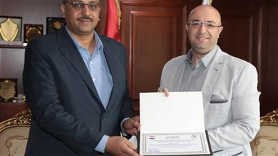 محافظ بني سويف يكرم أعضاء لجنة مبادرة المشروعات الخضراء الذكية