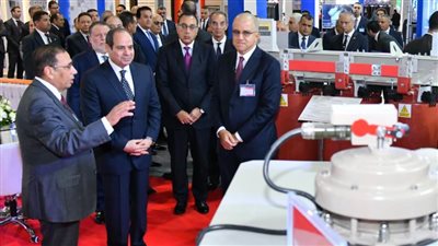 الرئيس السيسي يتفقد المعرض الدولي الأول للصناعة..