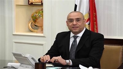 وزير الإسكان يتابع تنفيذ مشروع تطوير 