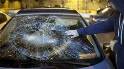 مُستوطنون إسرائيليون يُحطمون عشرات السيارات الفلسطينية