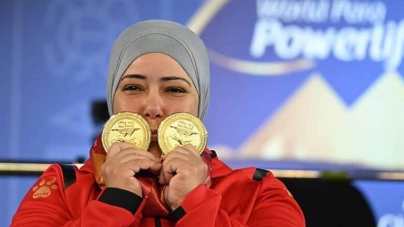 فاطمة عمر بطلة رفع