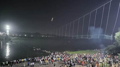 ارتفاع حصيلة ضحايا انهيار جسر معلق غربي الهند إلى 60 قتيلا