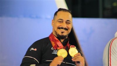 نجم منتخب مصر لرفع الأثقال البارالمبي: فخور بالتنافس مع مدربي والتتويج على أرض مصر