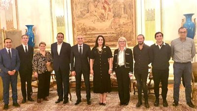 غادة شلبي تلتقي مجموعة من منظمي الرحلات الفرنسيين