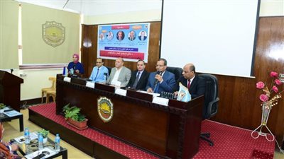 جامعة سوهاج تفتتح ملتقي المجتمع المدني والتوظيف بكلية العلوم 
