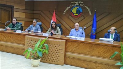 نائب محافظ البحيرة تعقد اجتماعًا مع مسؤولى التموين والغرفة التجارية وكبار التجار