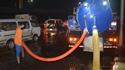 تصريف مياه الأمطار بشوارع شبرا الخيمة والخصوص