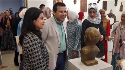 افتتاح المعرض الأول لقسم النحت بعنوان 