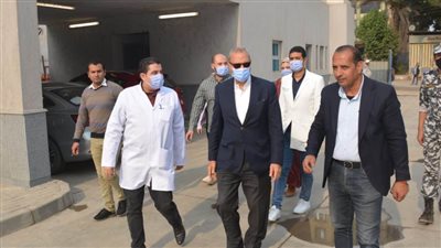 محافظ القليوبية يتفقد المشروعات ويتابع أعمال النظافة بـ3 مدن