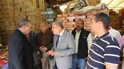 ضبط مخزنين بهما كميات من الزيت والأرز والسكر وعرضها للمواطنين بأسعار مخفضة