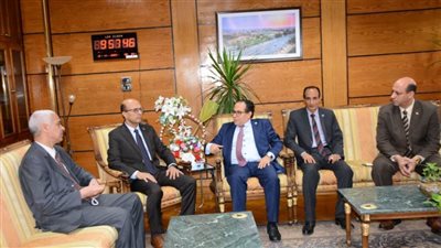 رئيس جامعة أسيوط يستقبل الدكتور سعيد البطوطي المستشار الإقتصادى بالأمم المتحدة