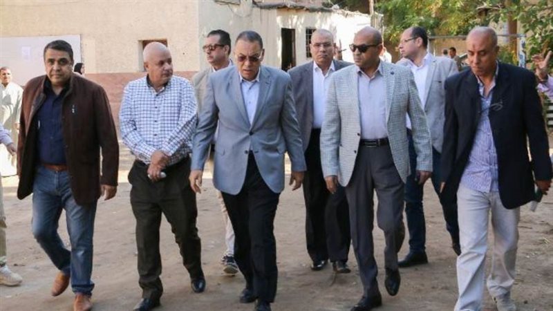 محافظ الشرقية خلال