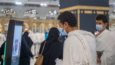 روبوتات ذكية تقوم على خدمة المعتمرين والمصلين بالمسجد الحرام
